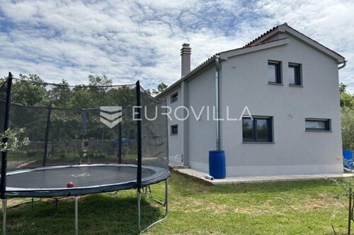 Istra, Peroj - Samostojeća kuća s pomoćnim objektom u srcu prirode
