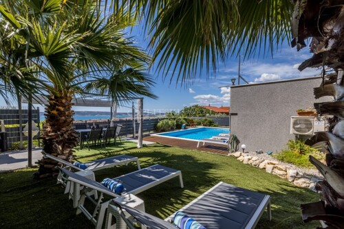 Luksuzna vila u Kaštel Starome s grijanim bazenom