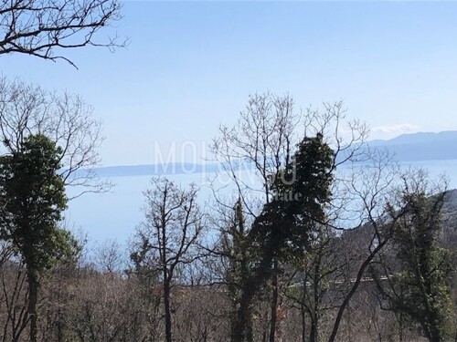 BREGI, građevinski teren s dozvolom i pogledom na Kvarner