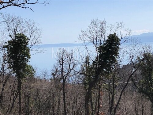 BREGI, građevinski teren s dozvolom i pogledom na Kvarner