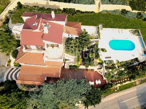 KLENOVICA, apartmanska kuća s bazenom