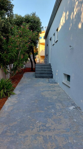 Kuća sa 2 apartmana, Pag Mandre, 120 m2, 150 m od mora, PRILIKA