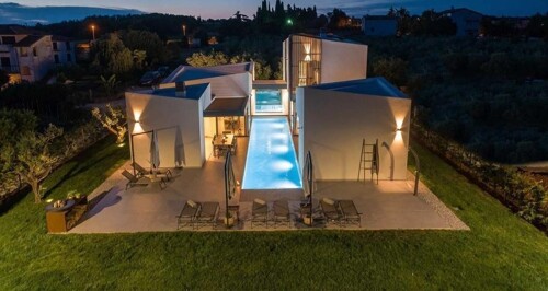 Luksuzna vila sa bazenom, pogled more, 280 m2, prodaja