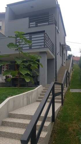 Kuća Zagreb Kustošija, 140 m2+garaža+dvorište (prodaja)