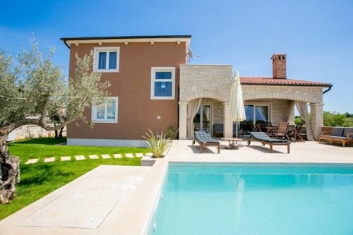 Vila sa bazenom 8 km od Poreča, 155 m2, prodaja