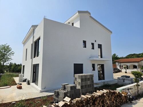 Dvojna kuća 1500 m od mora, Poreč, 190 m2, prodaja