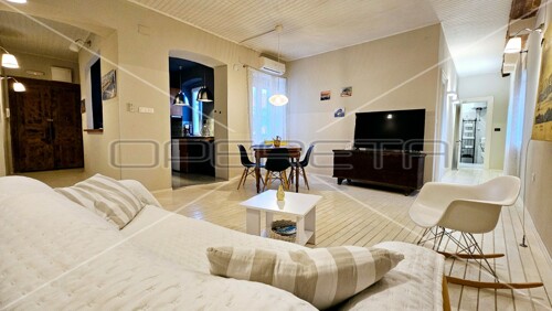 ZADAR – Rustikalno uređeni stan 68 m², u srcu poluotoka, idealan za turizam