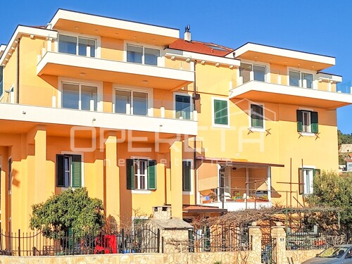 Luksuzni stan 3s, 138 m2, Šibenik