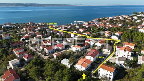 Kuća sa tri apartmana u centru, Starigrad Paklenica, PRILIKA