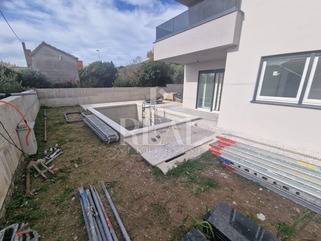 Image 6182186 - 22