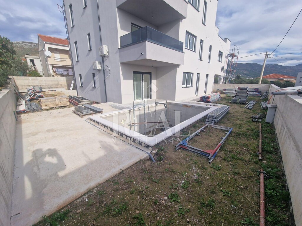 Image 6182186 - 15