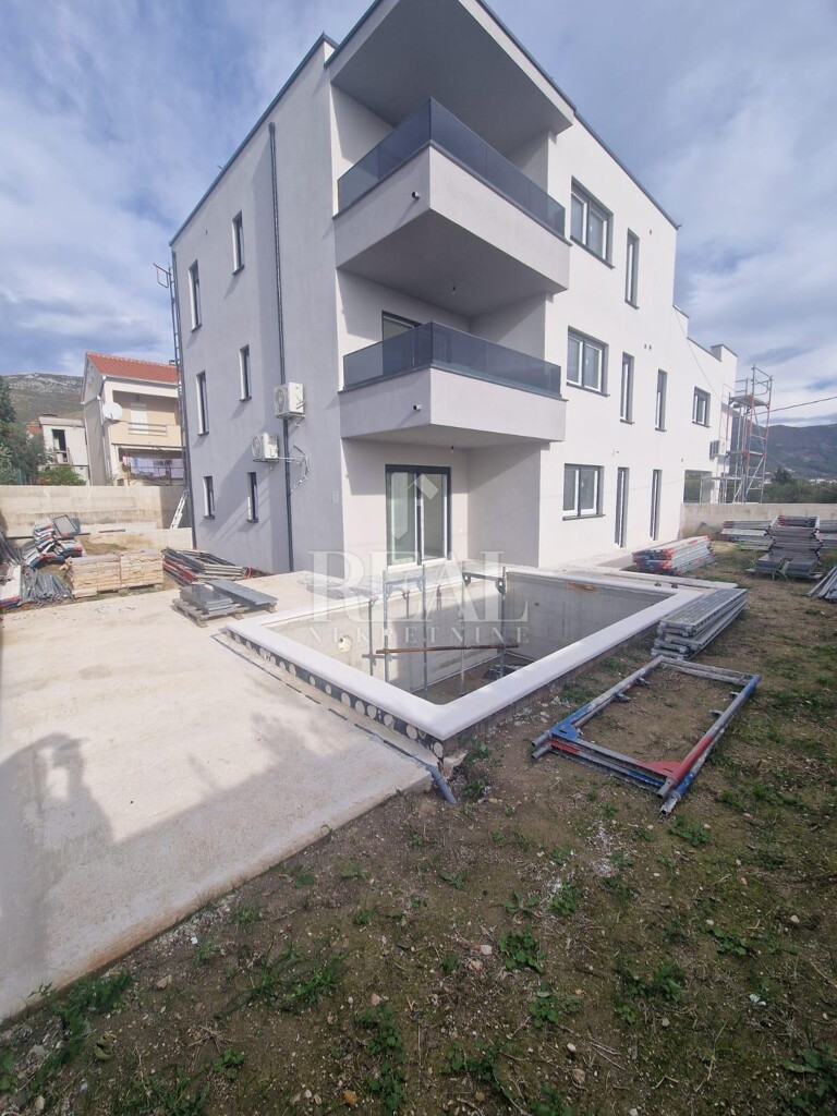 Image 6182186 - 4