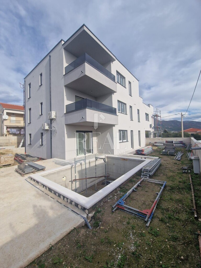 Image 6182186 - 1