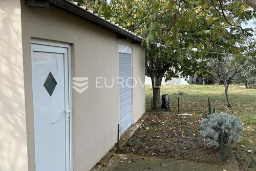 Istra, Pula - atraktivno zemljište s dva ucrtana objekta u završnoj fazi le...