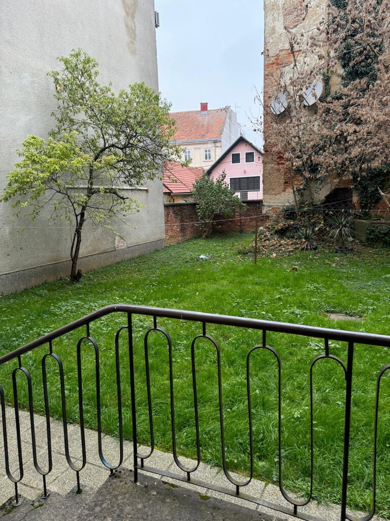 Image 6182955 - 8