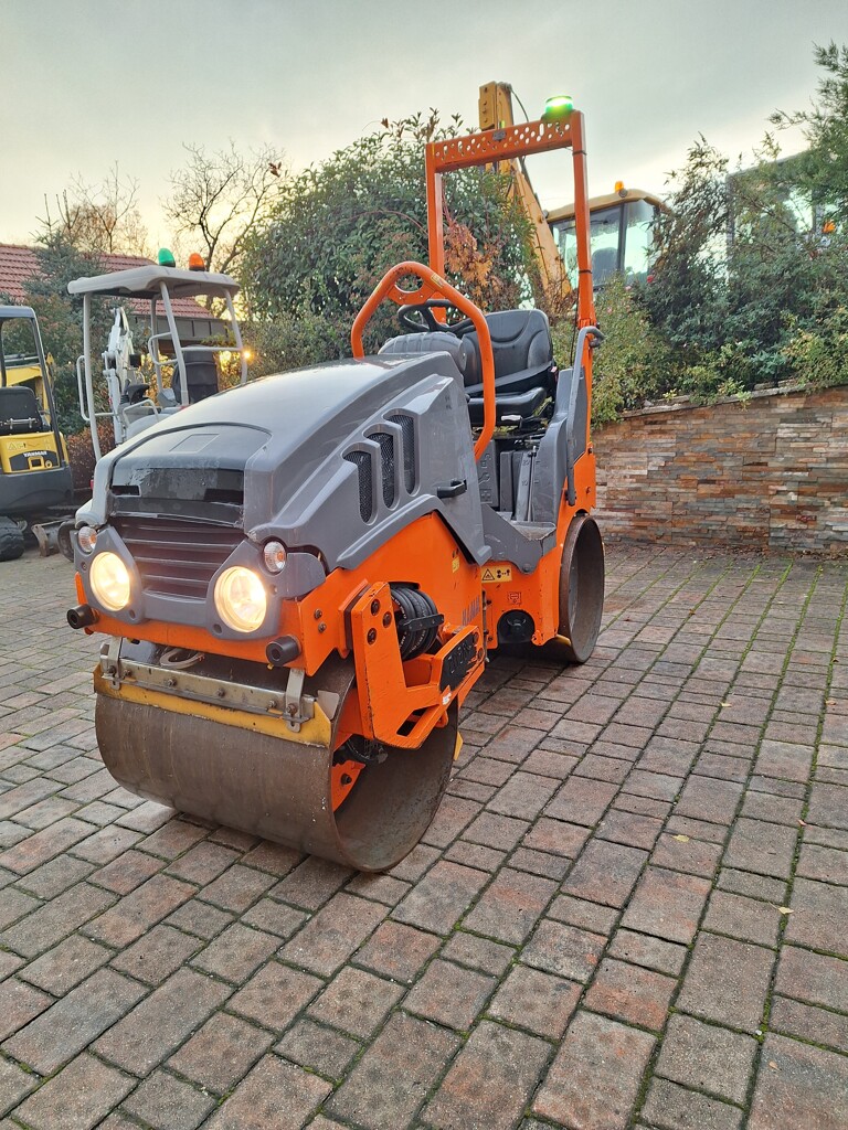 Valjak Hamm HD8VV bager demper traktorska kosilica 4x4