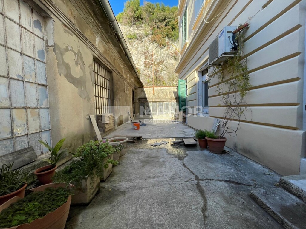 Image 6185405 - 4