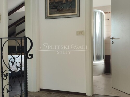 Thumbnail 6185419 - 11