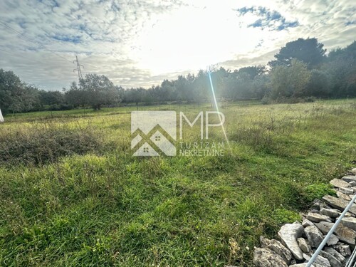 Galižana, građevinsko zemljište 746 m2, 300 m od glavne cest