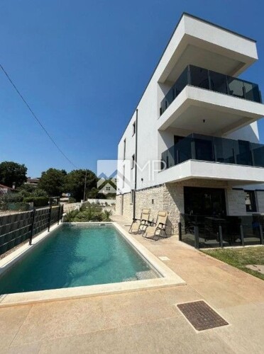 Medulin, predivna apartmanska kuća sa bazenom