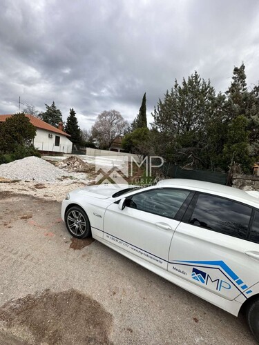 Pula, Valdebek, zemljište sa temeljem i projektom