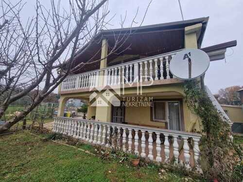 MEDULIN, samostojeća kuća s 2 stana na parceli od 541 m2, mi