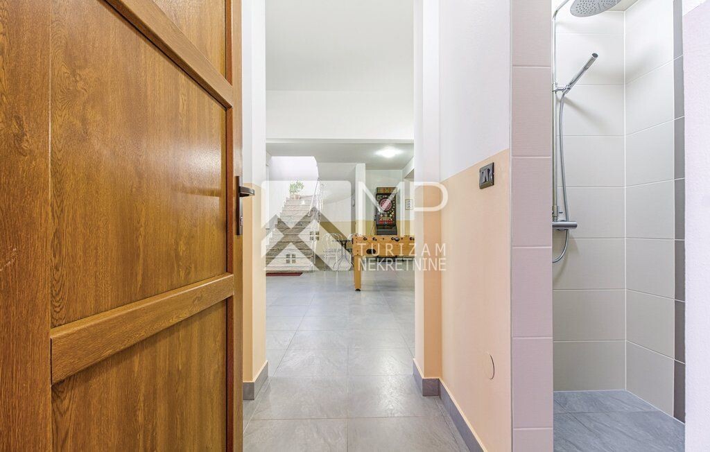 Image 6185955 - 24