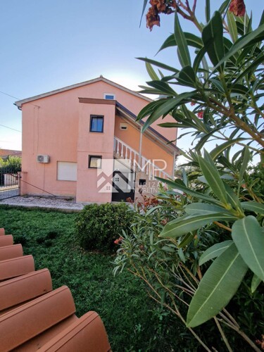 Ližnjan, kuća s tri apartmana, pogled more