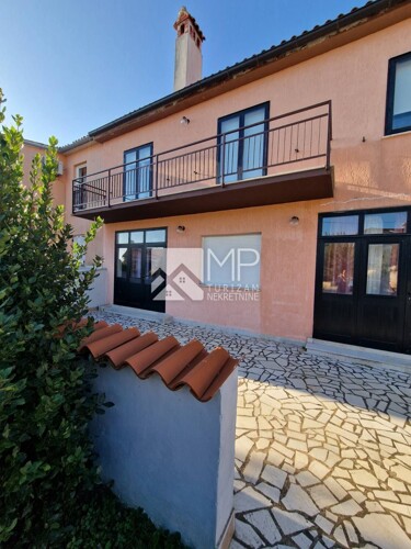 Ližnjan, kuća s tri apartmana, pogled more