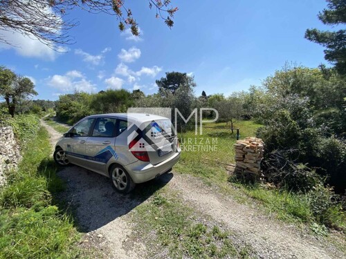 Medulin, poljoprivredna parcela 1500 m2 na mirnoj lokaciji