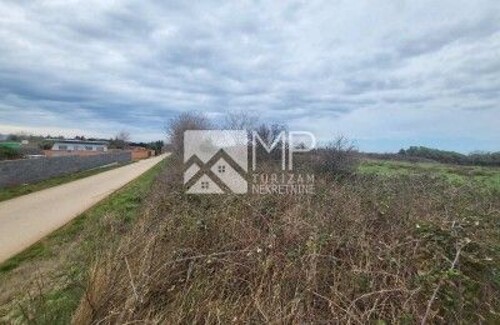 Medulin, zemljište iznad kampa Kažela, 450 m od mora, zona T