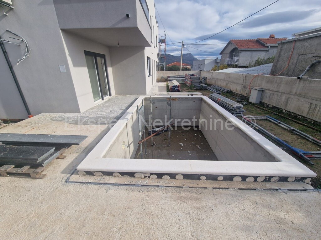 Image 6188123 - 10