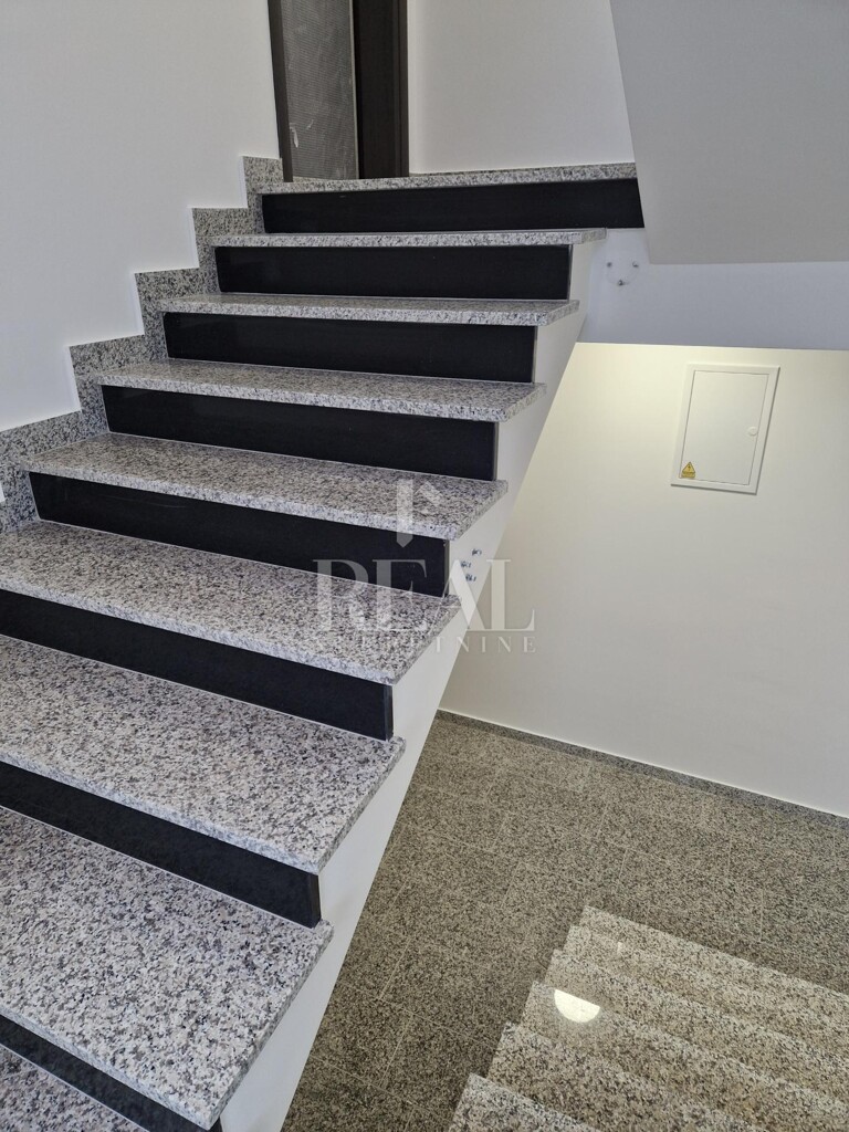 Image 6190000 - 19