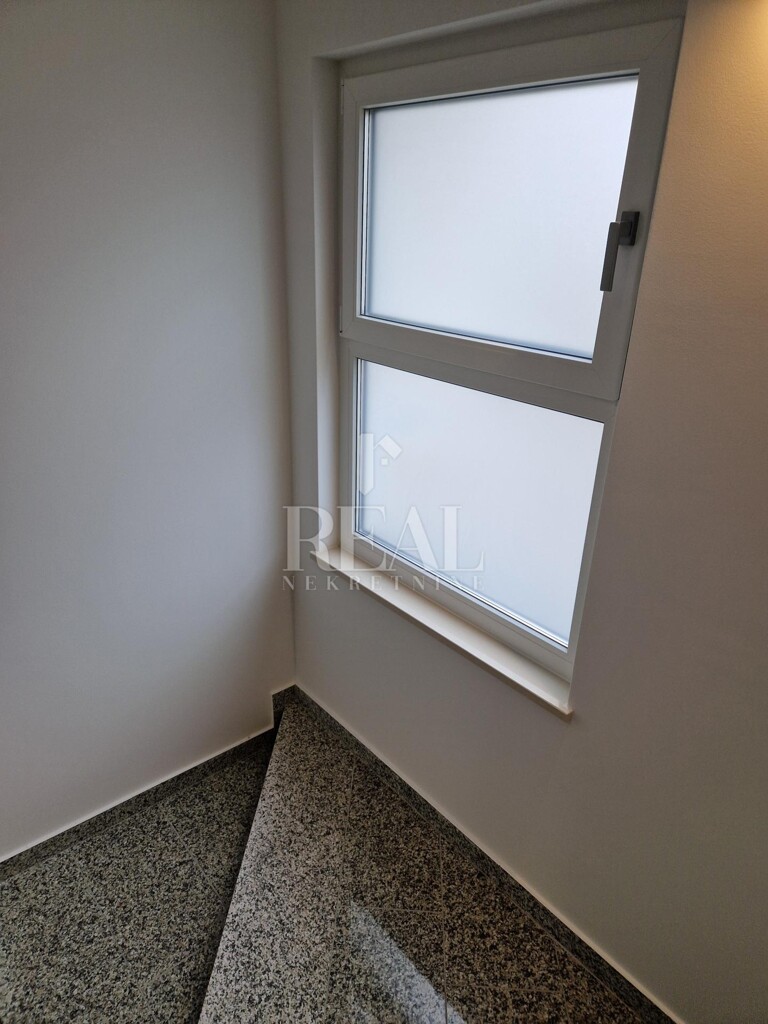 Image 6190000 - 18