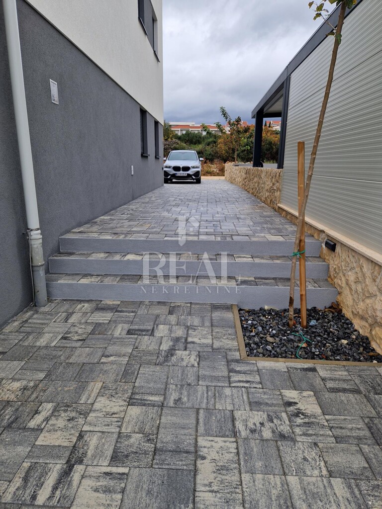 Image 6190001 - 25