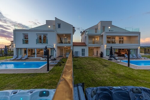 Vila sa bazenom, 5 km od Poreča sa pogledom na more, 315 m2