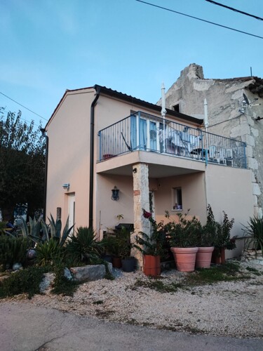 Kuća u nizu s pogledom na more, Labin,okolica, Istra