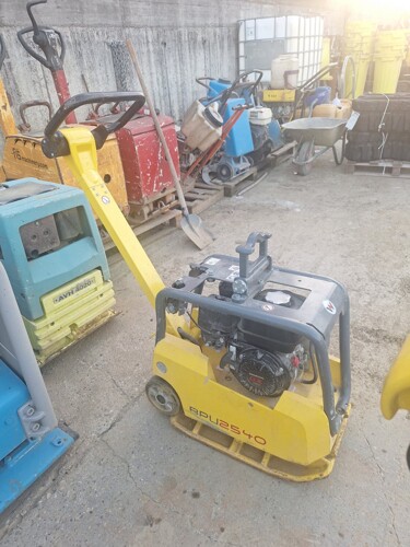 Vibro ploča Wacker-Neuson BPU2540A Težine 145 Kg.