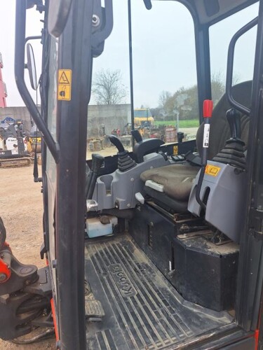 Mini bager Kubota U27-4 Godina 2016 Radni sati 2116