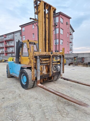 Viličar Caterpilar nosivosti 15 tona