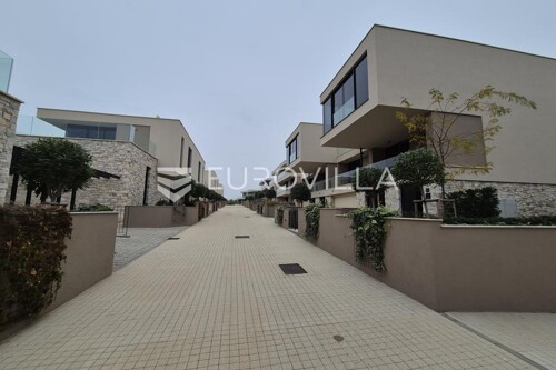 Thumbnail 6191246 - 4