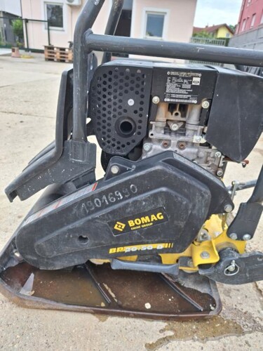 Vibro ploča Bomag BP20/50D Težine 100 kg.