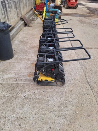 Vibro ploča Bomag BP1240 težine 72 kg.