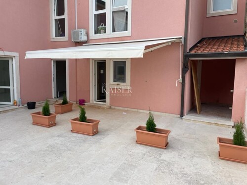 Istra, Novigrad - Stan 35 m2+loggia 5 m2 i Poslovni prostor
