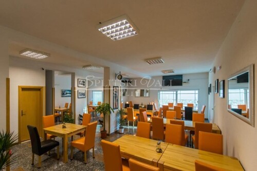 INVESTICIJA! PRODAJA Omiš - hotel sa restoranom, 950m2