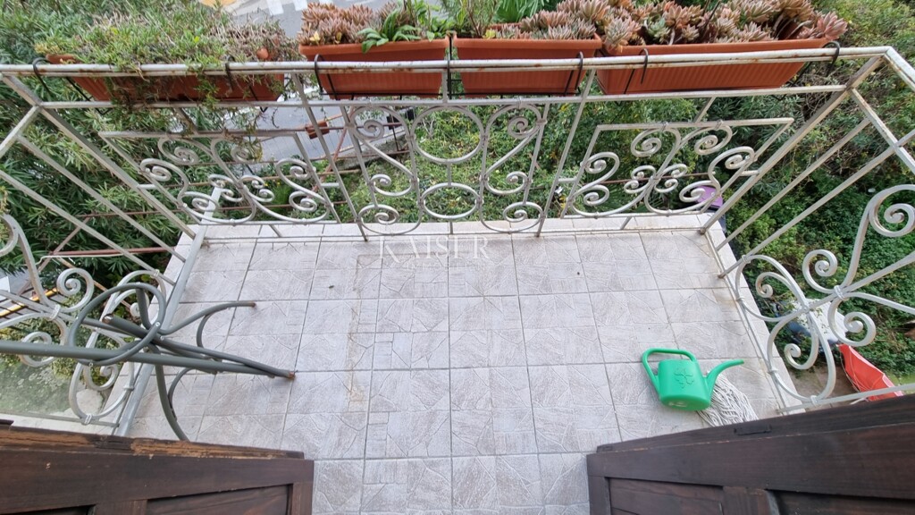 Image 6192543 - 12