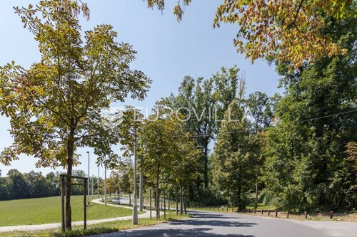 Tuškanac građevinsko zemljište 6650m2 za vilu NKP 670m2