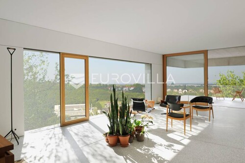 Tuškanac građevinsko zemljište 6650m2 za vilu NKP 670m2