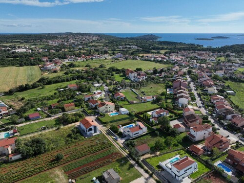 IDEALNO GRAĐ. ZEMLJIŠTE 830 M2 - Fažana okolica