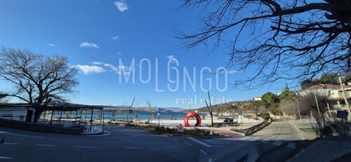 JADRANOVO, kuća s pet apartmana, 450 m od mora